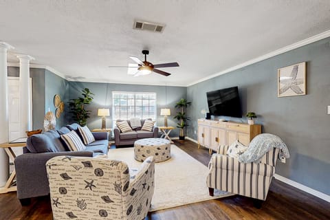 Poolside Bliss! Christian Pass Family Home w/ Yard House in Long Beach