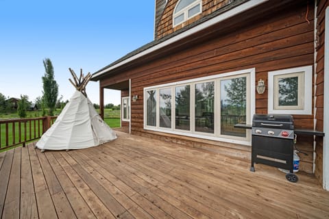 Fun w/ Family! Mtn-View Gem w/ Deck in Driggs House in Driggs