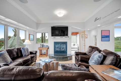 Fun w/ Family! Mtn-View Gem w/ Deck in Driggs House in Driggs