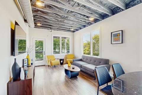 Walkable Gem! Dtwn Chattanooga Base w/ Balcony Apartment in Chattanooga