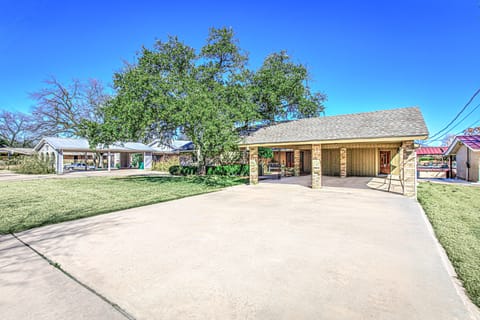 Deep Water Dock & Slip: Lake LBJ Getaway House in Kingsland