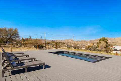 4BR Home in Joshua Tree w/ Private Pool & Fire Pit House in Joshua Tree