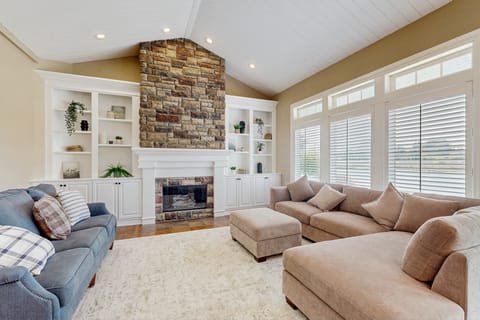 Patio & On-Site Fishing! Plummer Lake Escape House in Washington