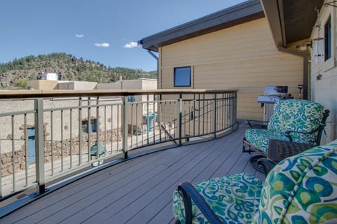 Spacious Dtwn Estes Park Loft Condo: 4 Mi to RMNP Apartment in Estes Park
