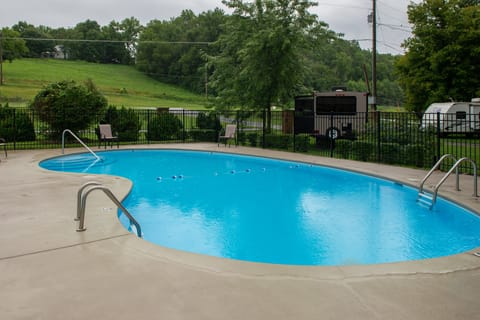 Pool + Riverfront! Couples Retreat in Smoky Mtns Apartment in Sevier County