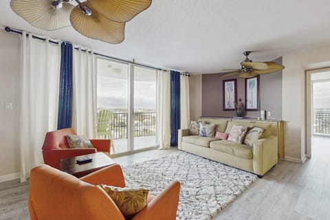 Beachfront Florida Penthouse w/ Pool Access! Apartment in Okaloosa Island