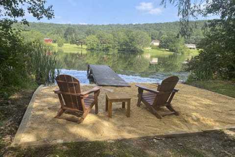 Hot Tub, Dock, Pool Table! Lakefront Poconos Haven House in Luzerne County