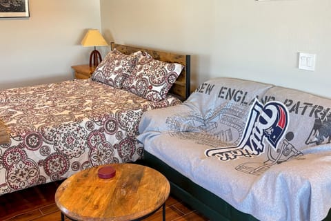 Stunning Sunsets! Camano Retreat, Close to Beaches Apartment in Camano Island