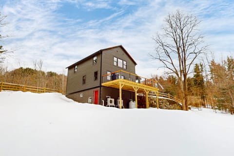 < 1 Mi to Lake George! Family Retreat w/ Deck House in Bolton Landing