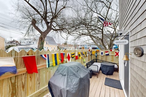 Near Beach & Commercial Street! Couples Retreat Apartment in Provincetown