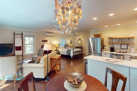 Steps to Riverfront: Dtwn Bluffton Studio! Apartment in Bluffton