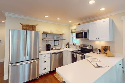 Steps to Riverfront: Dtwn Bluffton Studio! Apartment in Bluffton