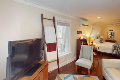 Steps to Riverfront: Dtwn Bluffton Studio! Apartment in Bluffton