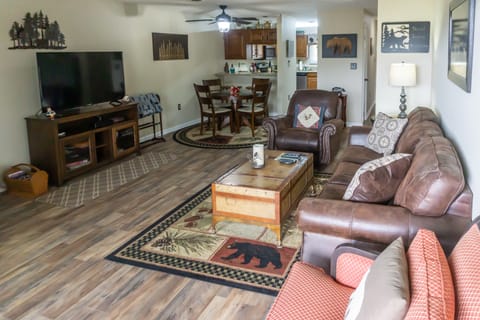 2 BR Home w/ Private Balcony & Mountain Views Apartment in Pigeon Forge