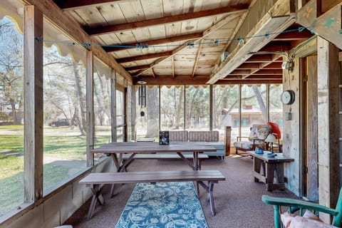 3BR Lakefront Cottage w/ Antique Finishes & Pier House in Wisconsin