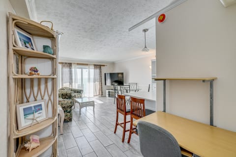 Walk to Pools & Outdoor Bar! Oceanfront PCB Gem Apartment in Lower Grand Lagoon