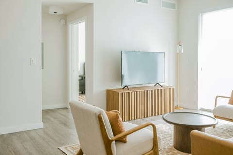 Walk to World Cup at Hard Rock! Chic Home w/ Pool Apartment in Miami Gardens