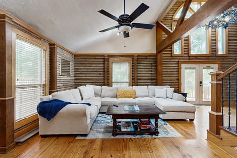 Bacliff Family Getaway w/ Game Room + Private Pool House in Bacliff