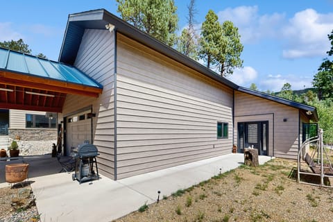 Romantic Mountain Retreat Near Vallecito Lake! House in La Plata County