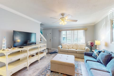 1 Mi to Beach! Marco Island Family Getaway w/ Pool Apartment in Marco Island