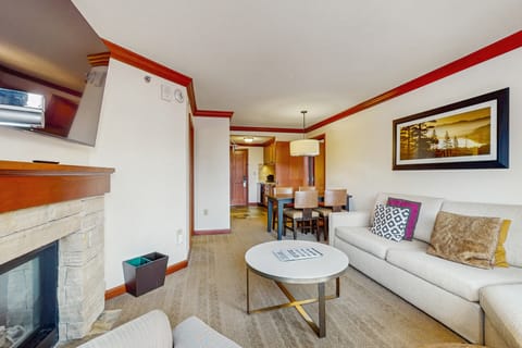 2BR Condo w/ Pool & Spa, Golf, Dining: Ski-In/Out! Apartment in Palisades Tahoe (Olympic Valley)