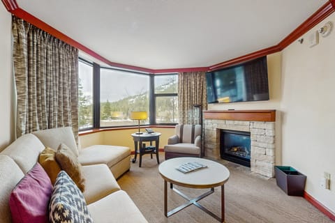 2BR Condo w/ Pool & Spa, Golf, Dining: Ski-In/Out! Apartment in Palisades Tahoe (Olympic Valley)