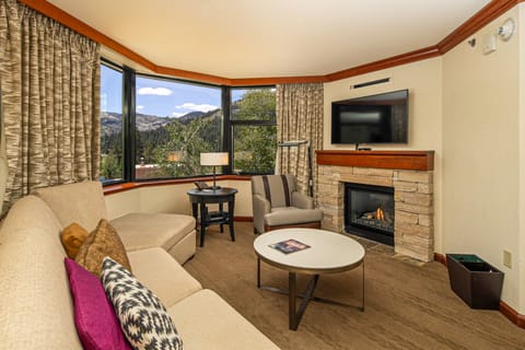 2BR Condo w/ Pool & Spa, Golf, Dining: Ski-In/Out! Apartment in Palisades Tahoe (Olympic Valley)