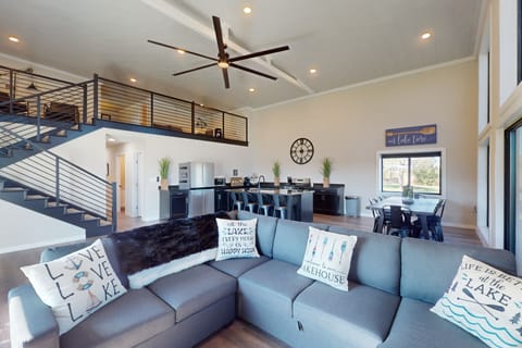 Lakefront Oasis w/ Water Toys! Breckenridge Home House in Texas