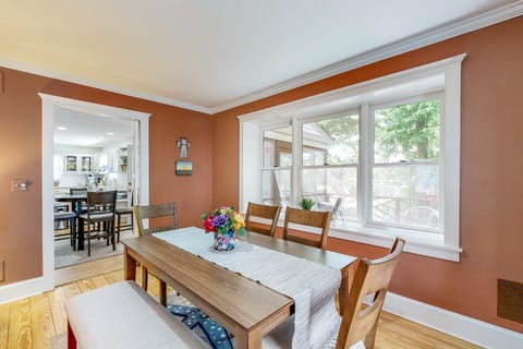 Theater Room! Waterfront Family Haven in Salisbury House in Salisbury