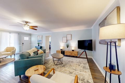 6 Mi to Dtwn: 'Macon Memories' Dog-Friendly Haven House in Macon