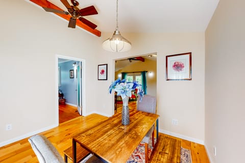 Centrally Located! Dog-Friendly San Rafael Home House in Greenbrae