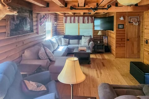 Private Dock & Game Room! Lake Hartwell Retreat House in Lake Hartwell