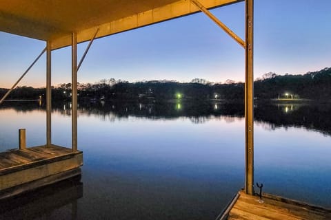 Private Dock & Game Room! Lake Hartwell Retreat House in Lake Hartwell