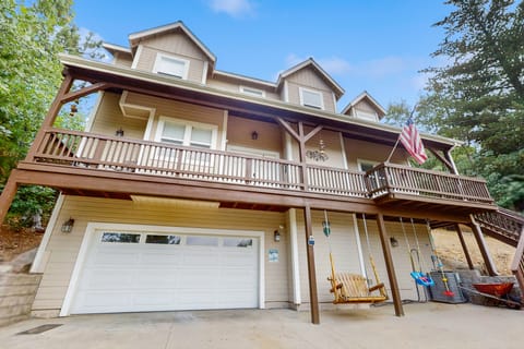4BR Relaxing Home w/ Sing, Games & Ping-Pong House in Lake Arrowhead