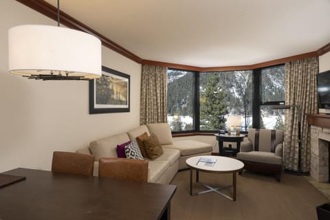 Ski-In/Ski-Out! 2BR Condo w/ Resort Pools, Spa Apartment in Palisades Tahoe (Olympic Valley)