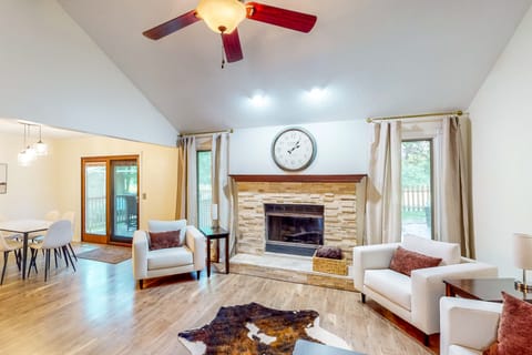 Dog-Friendly Yard! Family Retreat in Fort Wayne House in Fort Wayne