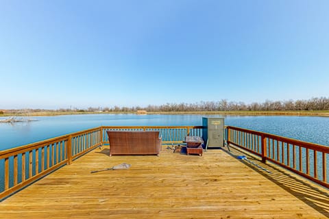 Dog-Friendly Cameron Home w/ Pond + Poolside Patio House in Texas