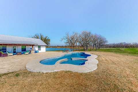 Dog-Friendly Cameron Home w/ Pond + Poolside Patio House in Texas