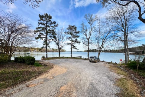 Dogs Welcome! 'Big Oak Hideaway' Near Lake Martin House in Lake Martin