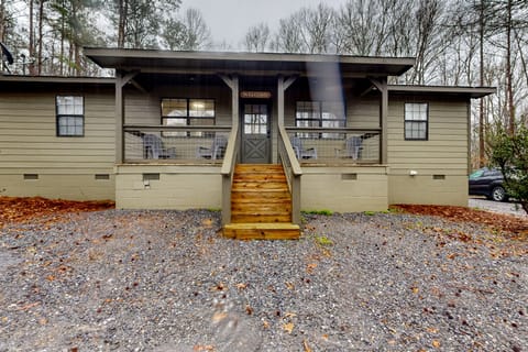 Dogs Welcome! 'Big Oak Hideaway' Near Lake Martin House in Lake Martin