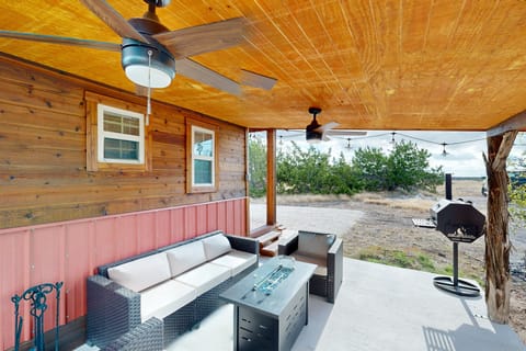 Romantic Tiny House w/ Views in Harper! Apartment in Rio Grande