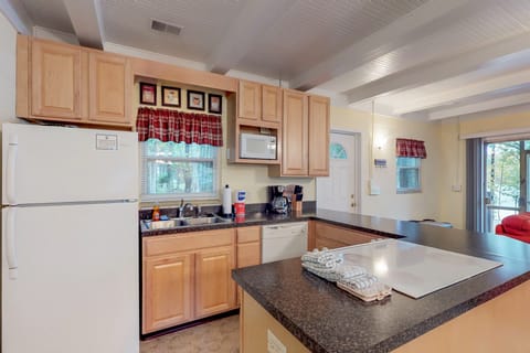 Bring Your Boat! Lake Murray Haven w/ Deck & Dock House in Leesville