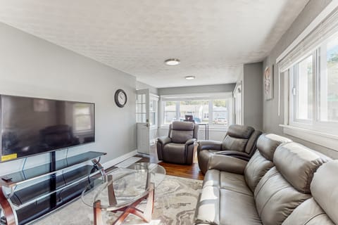 Near Beach! Group-Friendly Michigan City Retreat House in Michigan City