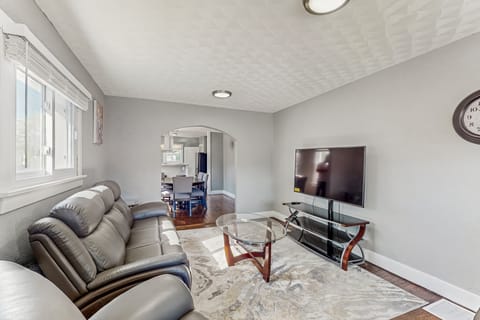 Near Beach! Group-Friendly Michigan City Retreat House in Michigan City