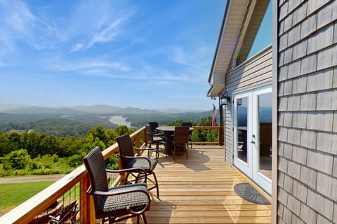 Hot Tub & Stunning Views! Hayesville Retreat House in Tennessee