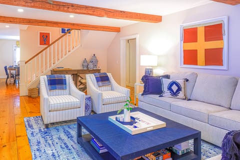 Close to Dtwn Nantucket! Group Getaway w/ Patio House in Nantucket