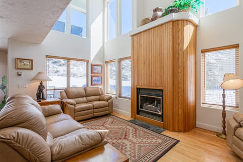 Year-Round Base w/ Balcony & Mtn Views in Driggs! Apartment in Driggs