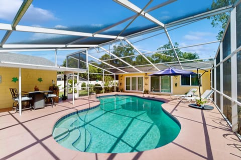 Pool Access! Dog-Friendly Retreat 16 Mi to Orlando Apartment in Longwood