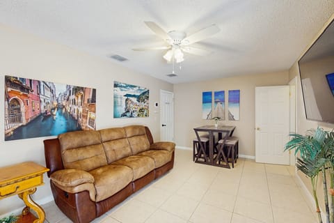 Pool Access! Dog-Friendly Retreat 16 Mi to Orlando Apartment in Longwood