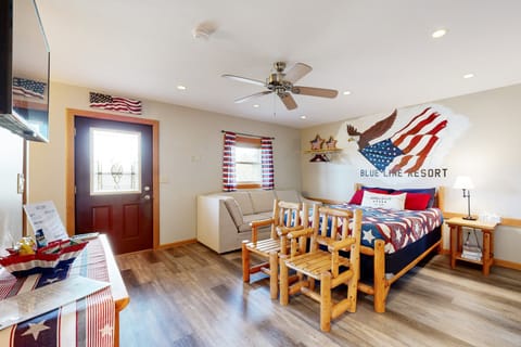 Pet Friendly! Countryside Couples Stay in Illinois House in Kentucky